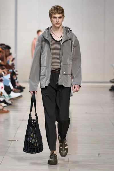 Look 26